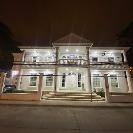 グアヤキルWhite Houseアパートメント エクステリア 写真